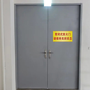 防火門作用是什么(圖1) 常閉式防火門保持關(guān)閉.jpg