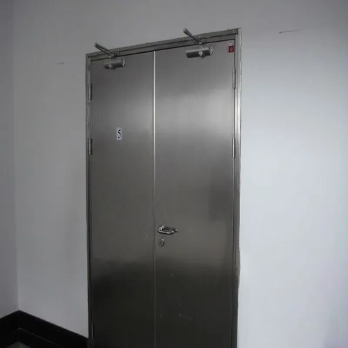 常見消防設施防火門和防火卷簾門(圖1) 不銹鋼防火門.jpg